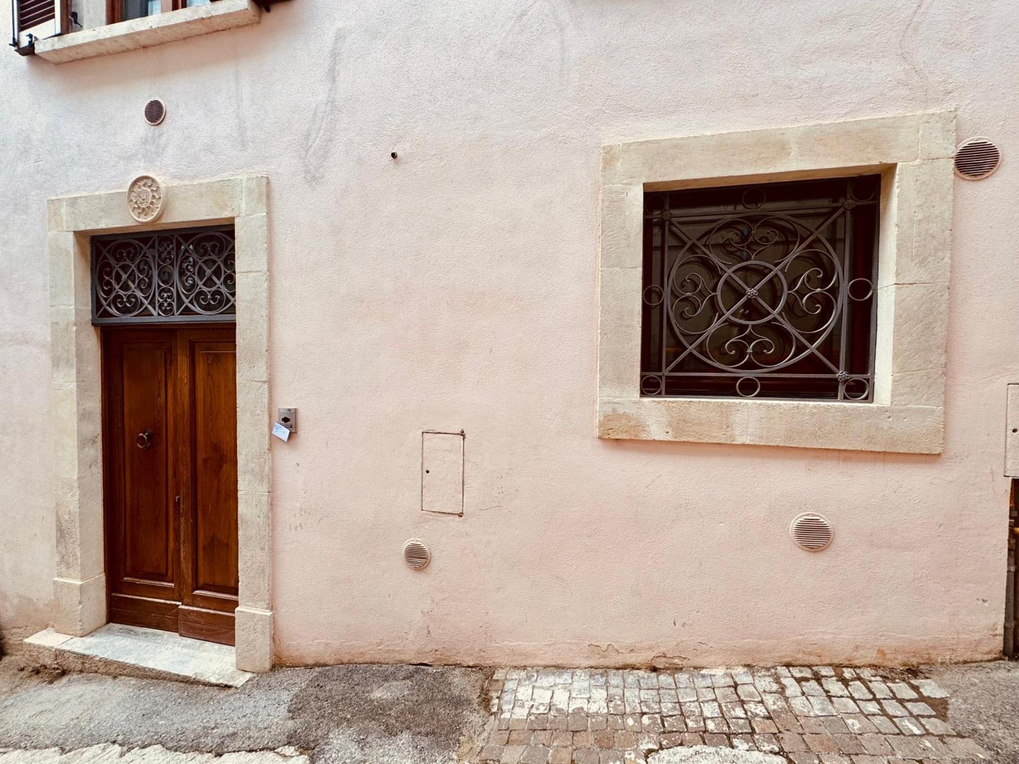 Questa Casa Non E Un Apartment *